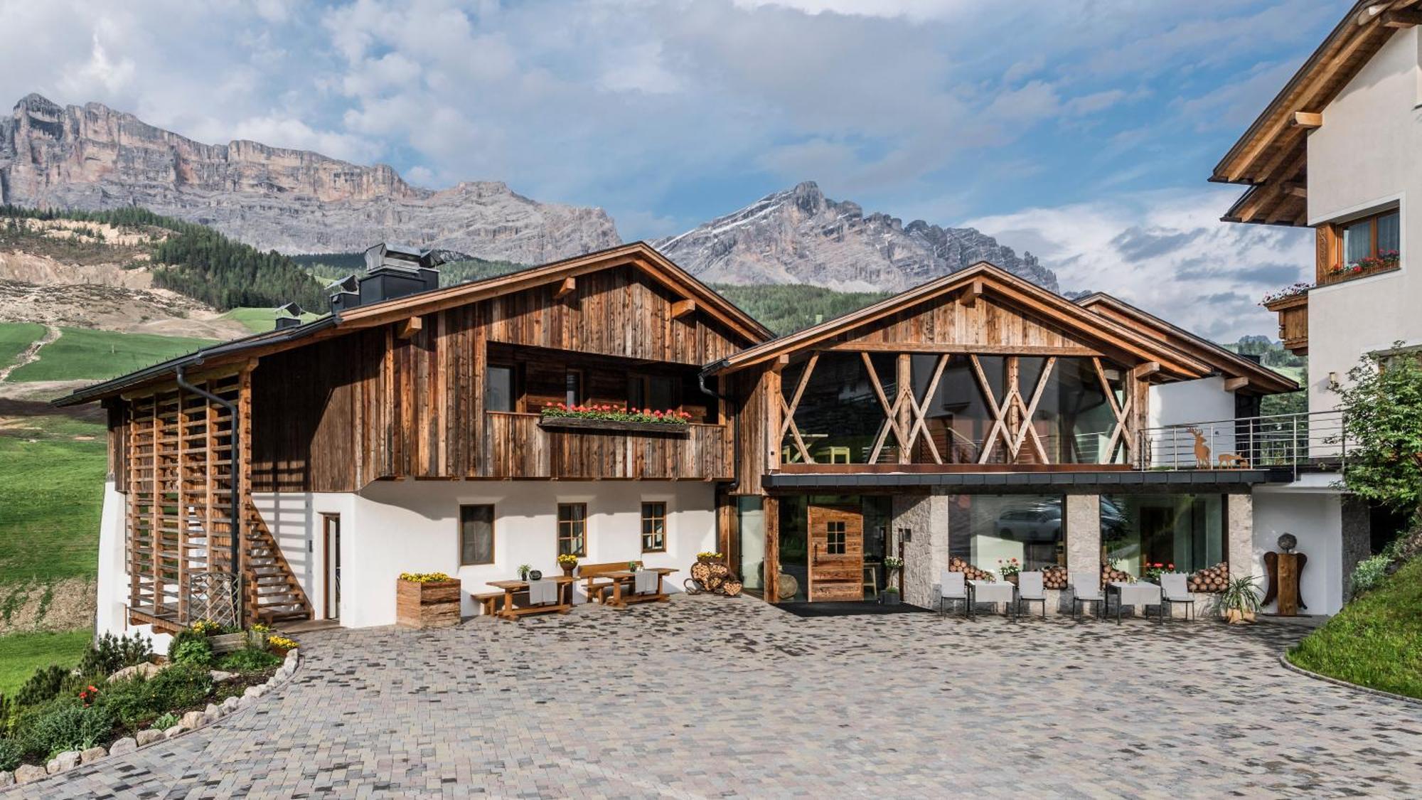 Miraval Naturhotel Badia  Ngoại thất bức ảnh