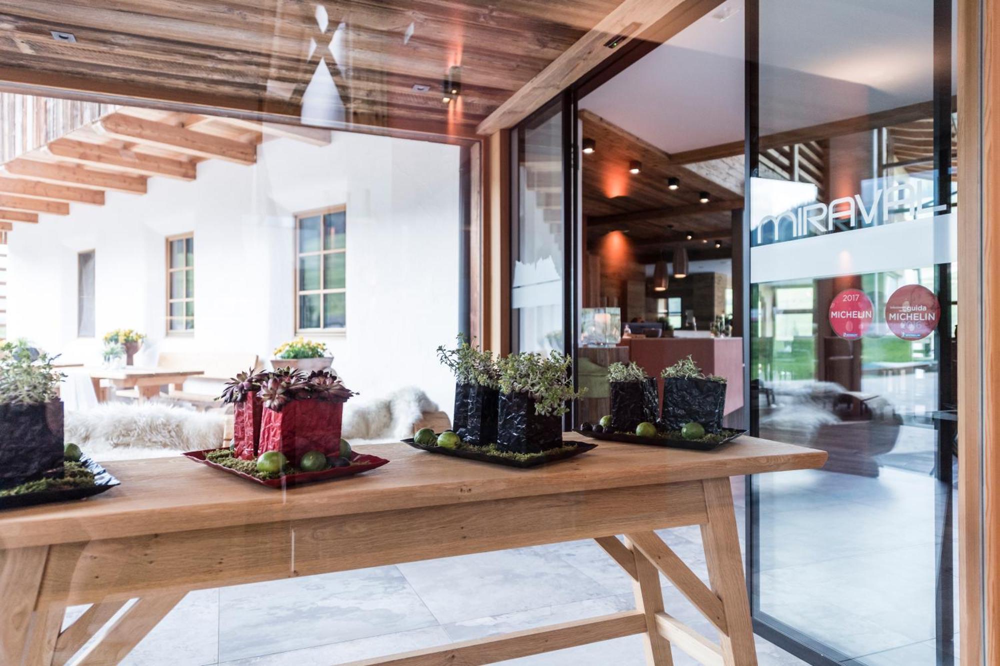 Miraval Naturhotel Badia  Ngoại thất bức ảnh
